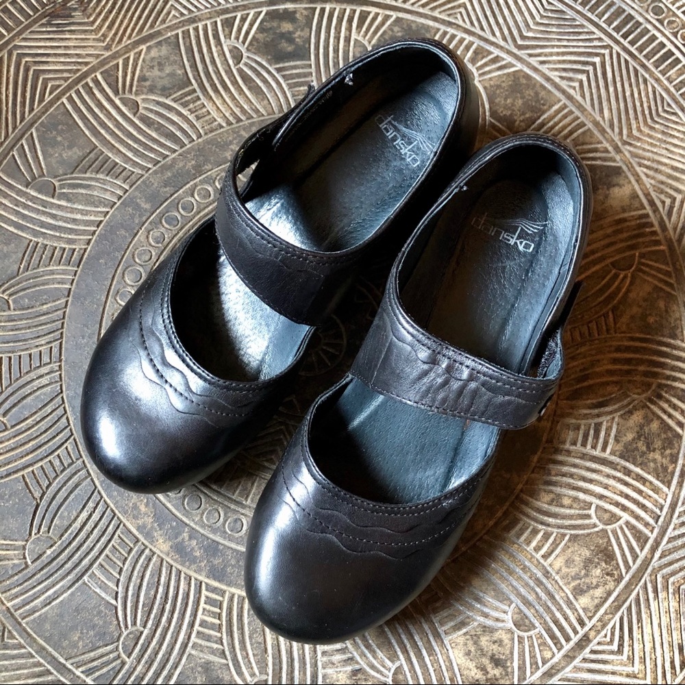 DANSKO Harlow Black Leather Flower Mary Janes 41